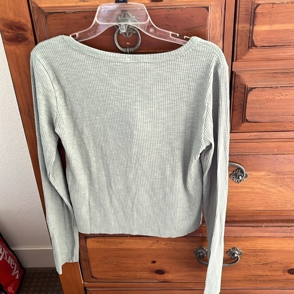 Hem & Thread Women’s Sage Scoop Neck Top With Buttons Size Medium NEW - Picture 6 of 8